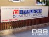 Aluverbundschild, einfache Montage an Zaun im langlebigen Folienplot, von 089Werbung München.